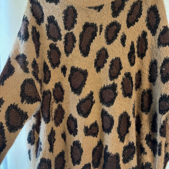 Oversized cheetah sweater, altard state - Picture 2 of 2